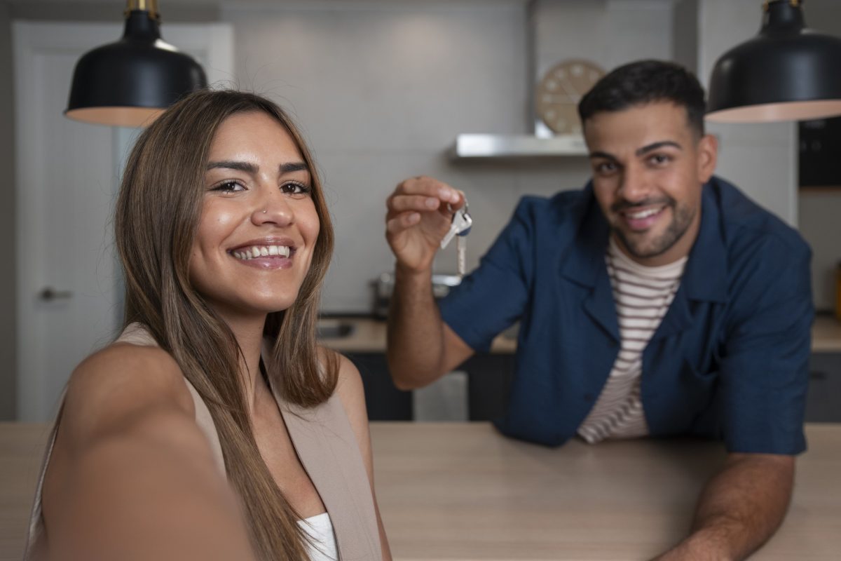 Casal com seu primeiro imóvel