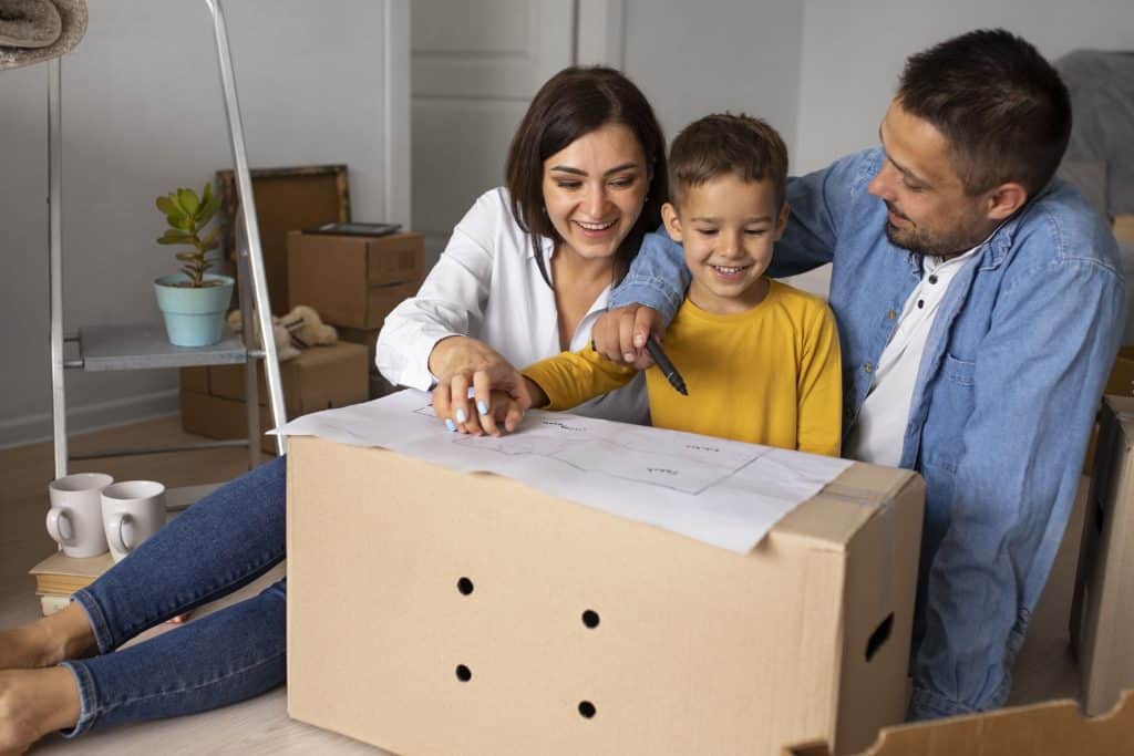 Familia em apartamento novo